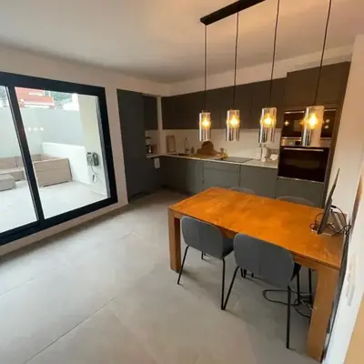 Apartamento de una habitación con terraza grande cerca de Barcelona