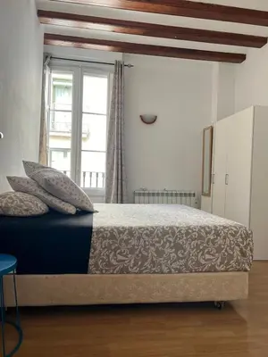 a bedroom with a bed and a window at Habitacion Privada en APARTAMENTO COMPARTIDO in Barcelona