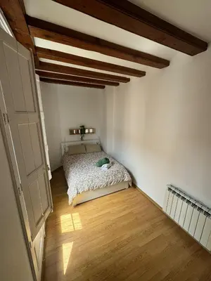 a bedroom with a bed and a wooden floor at Habitacion Privada en APARTAMENTO COMPARTIDO in Barcelona