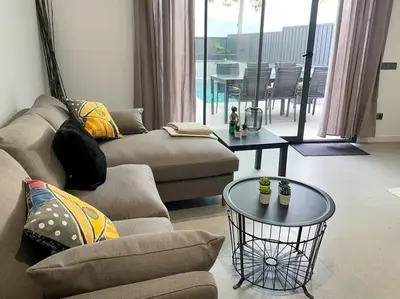 a living room with a couch and a table at Elegancia y confort en Casa Moncerrat in Vilanova i la Geltrú