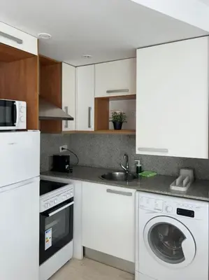 a kitchen with a washing machine and a sink at M2 Apartament cèntric in Terrassa