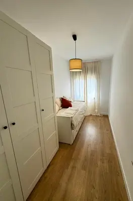 a small bedroom with a bed and a closet at Barcelona a 20 minutos en piso reformado y soleado in Gavà
