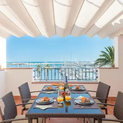 Ático Familiar Renovado Frente al Mar con Terraza y Vistas Panorámicas en Vilanova i la Geltrú - ES-332-2