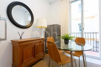 a living room with a television on a wooden cabinet at Estudio en Gracia in Barcelona