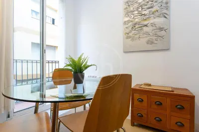 a dining room with a glass table and chairs at Estudio en Gracia in Barcelona