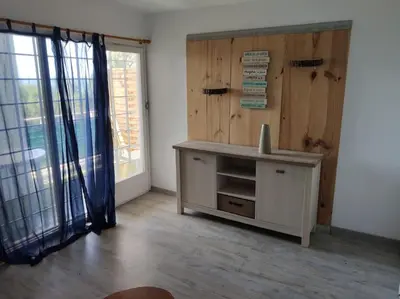 a room with a desk and a wall with a window at Apartment 3 minutes from the beach and train station on foot in Canet de Mar