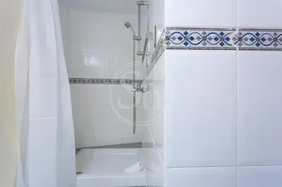 a bathroom with a shower with a shower curtain at Alojamiento en el barrio de gracia in Barcelona