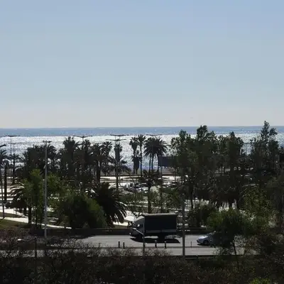 Piso en zona fòrum con vistas al mar