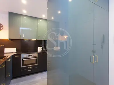 a kitchen with a glass refrigerator and a stove at Agradable y luminoso apartamento ideal para 5 in Barcelona