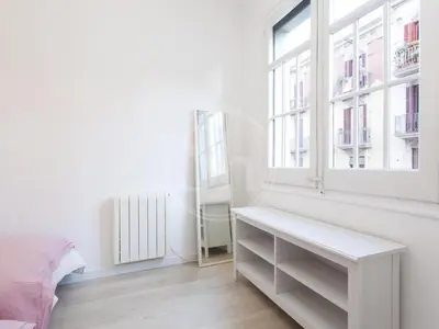 a white bedroom with a window and a mirror at Apartamento Luminoso cerca de Montjuïc in Barcelona