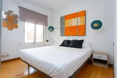 a bedroom with a large white bed in a room at Apartamento con Terraza en Eixample in Barcelona