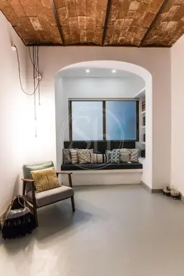 a living room with a couch and a chair at Acogedor apartamento en el Eixample in Barcelona
