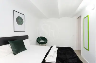 a bedroom with a white bed with towels on it at Apartamento en Villaroel 2 in Barcelona