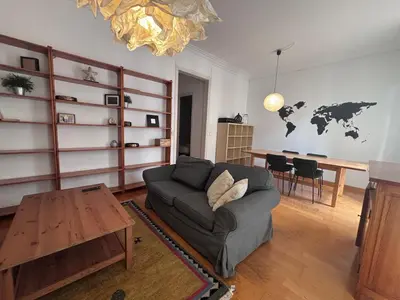 a colorful bed in a room with two lamps at Bonito apartamento en el Eixample in Barcelona