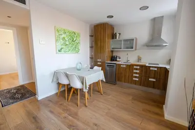 a kitchen and dining room with a table and chairs at Ático con terraza en el corazón de Barcelona in Barcelona