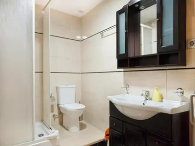 a bathroom with a sink and a toilet and a mirror at Luminoso apartamento 1 habitación cerca de Las Ramblas, hasta 4 pers, cocina equipada. - ES-341-6 in Barcelona