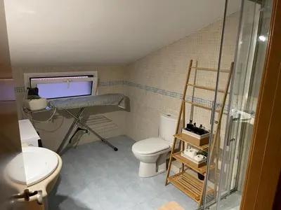 a bathroom with a toilet and a glass shower at DUPLEX LUMINOSO Y TRANQUILo in El Pont de Vilomara