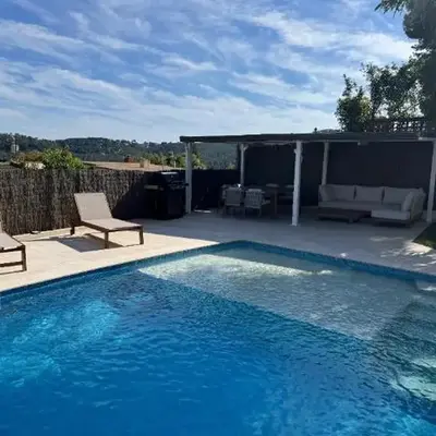 CASA CON JARDIN