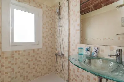 a bathroom with a sink and a shower at GuestReady - Un pequeño paraíso en Barcelona in Barcelona
