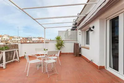 a patio with a table and chairs on a balcony at Flateli Roger 16 in Barcelona