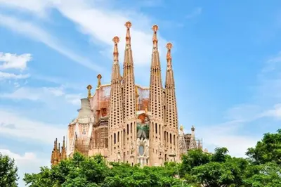 a large building with trees in front of it at Apartamento renovado con patio in Barcelona