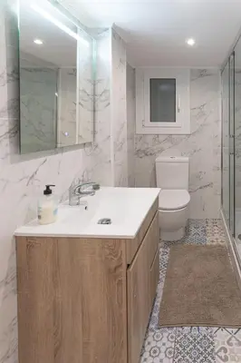 a bathroom with a sink and a toilet at Hermoso apartamento en el centro in Barcelona