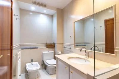 a bathroom with a toilet and a sink and a mirror at Magnífico apartamento en el centro in Barcelona