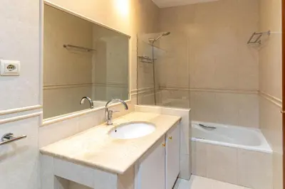 a bathroom with a sink and a shower and a tub at Magnífico apartamento en el centro in Barcelona