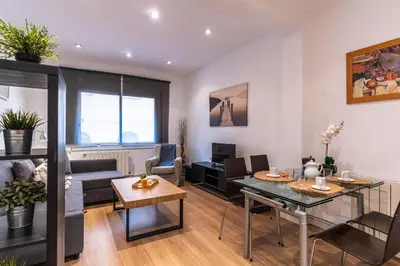 a living room with a table and a couch at Nuevo apartamento zona Paseo de Gracia in Barcelona