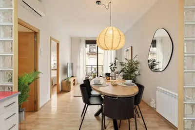 a dining room with a table and chairs and a mirror at Precioso apartamento en el Centro in Barcelona