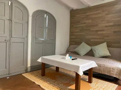 a living room with a bed and a table at Piso Rustico Calle de la Font Vilafranca del penedes in Vilafranca del Penedès