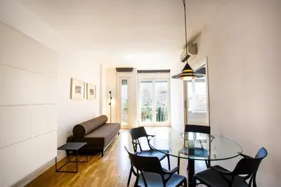 a living room with a glass table and chairs at Suitur apartamento exclusivo céntrico Barcelona in Barcelona