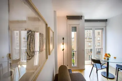 a living room with a couch and a table at Suitur apartamento exclusivo céntrico Barcelona in Barcelona