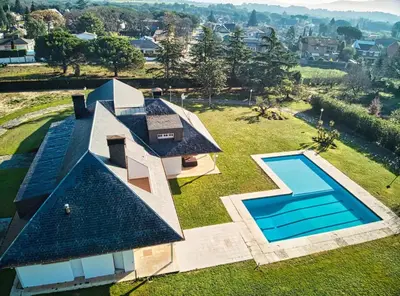 an aerial view of a house with a swimming pool at Torre Vendrell con Padel in Sant Pere de Vilamajor