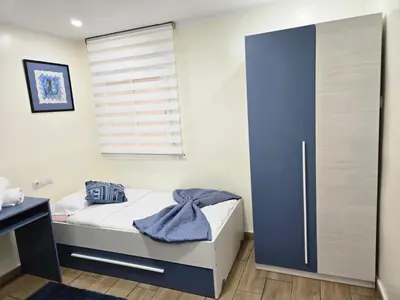 a small bedroom with a bed and a window at Apartamento Moderno, amplio y muy cómodo in Terrassa