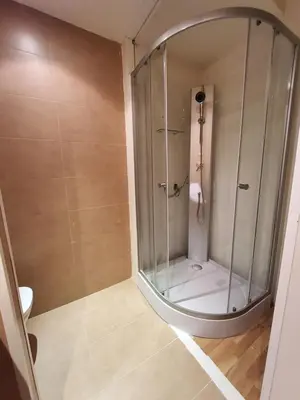 a shower with a glass door in a bathroom at SUITE apartamento in Barcelona