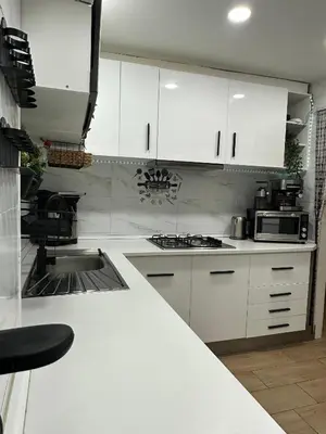 a kitchen with white cabinets and a white counter top at Alojamiento Entero Moderno En Barcelona Terrassa in Terrassa
