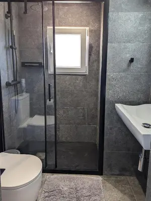 a bathroom with a shower and a toilet and a sink at Apartamento en medio de la naturaleza, con fantásticas vistas in Sant Cugat del Vallès