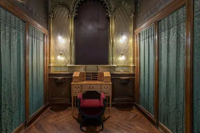 an office with a desk and a chair in a room at Canela Homes BARCELONA CASA SERRA in Barcelona