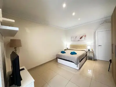 a small room with a bed and a mirror at Isabela rooms in Barcelona
