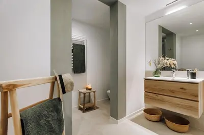 a home office with a desk and a chair at Niebla - 1 bedroom in Eixample Esquerra in Barcelona