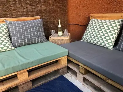 two benches sitting on a patio with a table at villa 7 personnes 45 mn Barcelone vue sur Montserrat in Vacarisas
