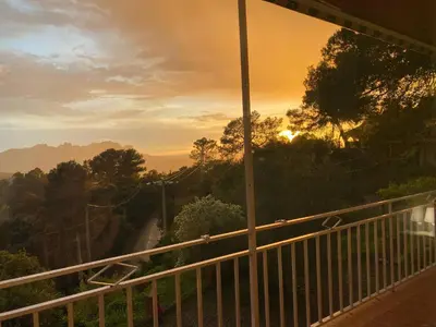 a view of the sunset from the balcony of a building at villa 7 personnes 45 mn Barcelone vue sur Montserrat in Vacarisas