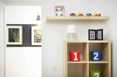a room with a shelf with toys and a lamp at SAGRADA FAMILIA SUN Nos preocupa su seguridad in Barcelona