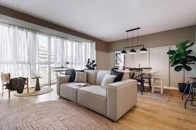 a living room with a couch and a dining room at Loja - 2 bedrooms in Sant Antoni in Barcelona