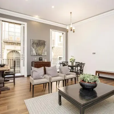 beautiful trendy spacious apartment very central location