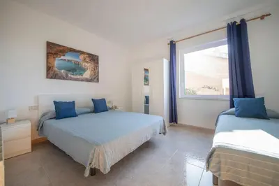 a bedroom with two beds and a window at Villa Sitges Cambera 10 minutos de Playa andando Muy Comoda Area Tranquila in Sitges