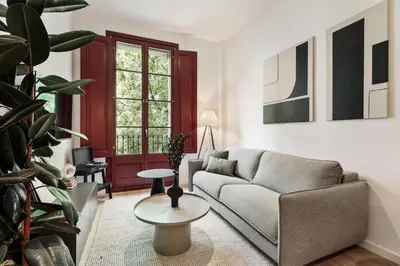 a bedroom with a large bed and a mirror at Brisa - 1 bedroom and balcony in Sant Antoni in Barcelona