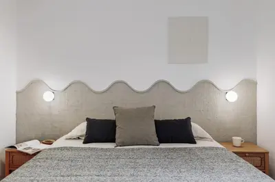 a white kitchen with a stove and a dishwasher at Quinta - 1 bedroom in Sants in Barcelona