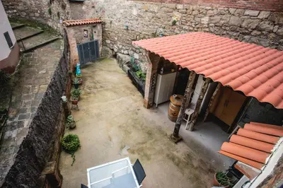 a dining room with a table and a bike on the wall at Habitación L'Elefant en Casa Camí de les Aigües Monistrol de Montserrat in Monistrol